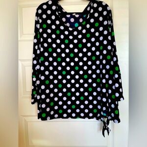 CATO Women’s Plus Size 22/24
3/4 Sleeve Green & White Polkadot Top